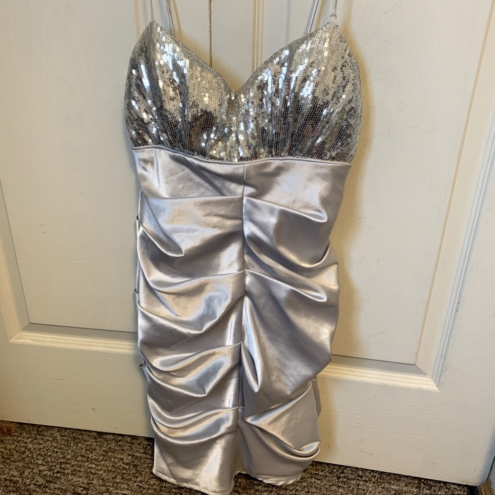 Coqueta internacidnal,Size Small, Silver Gray